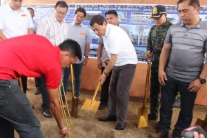 Duterte launches housing project for 1,000 soldiers, cops in NegOcc